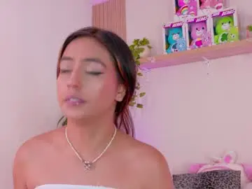 Live Sex Cam with emilyy_bank - Chaturbate