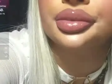 Live Sex with chrystalcade - Chaturbate