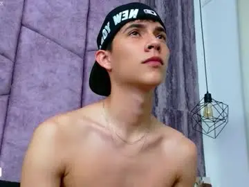 Free Live Porn with arontawers - Chaturbate