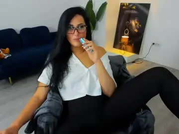 Live Sex Cam with anya_evy - Chaturbate