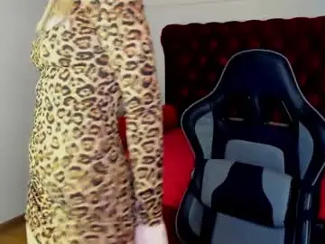 Live Sex with elaravoltage - Chaturbate