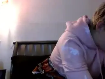 Live Sex Cam with midnightmochi2 - Chaturbate