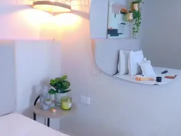 Live Porn with violetbloomm - Chaturbate