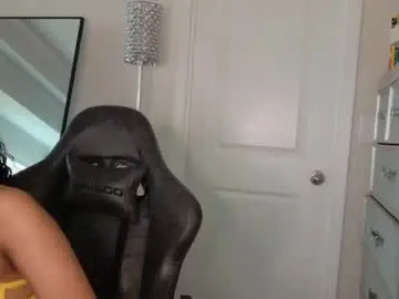 Live Sex Cam with butterflybootyy - Chaturbate