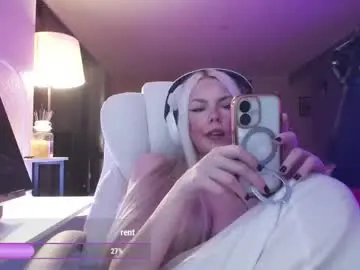 Live Porn with tinykylie - Chaturbate