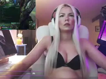Sex Cam with tinykylie - Chaturbate