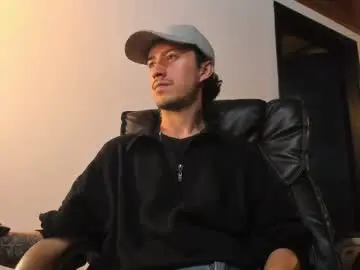 Live Sex with adrianwilliams_ - Chaturbate