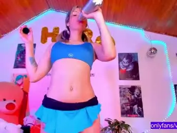 Nude Webcam with kyliekandy - Chaturbate