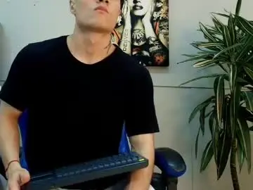 Nude Webcam with roan_birkin - Chaturbate