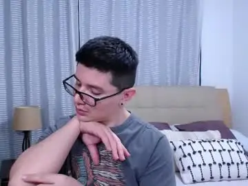 Live Sex with kevinhunts - Chaturbate