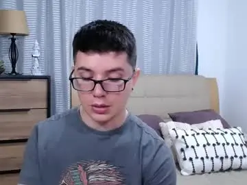 Live Sex Cam with kevinhunts - Chaturbate