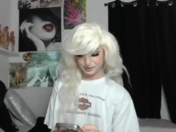 Live Sex Cam with viperthedoll - Chaturbate