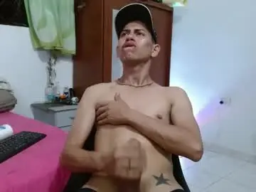 Nude Webcam with johan_kitten - Chaturbate