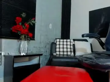 Sex Cam with lucia_oregon - Chaturbate