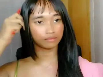 Live Sex Cam with ur_sexyllie - Chaturbate