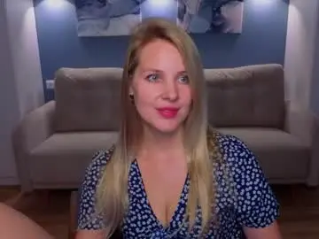 Live Sex Cam with melaniebennett - Chaturbate