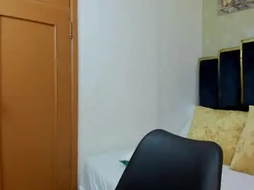 Live Sex with kyliiebaker - Chaturbate