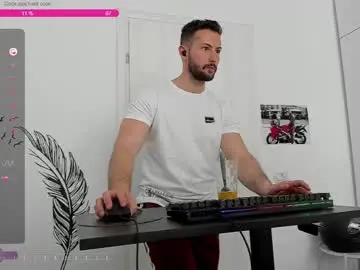 Live Sex Cam with hard_chriss - Chaturbate