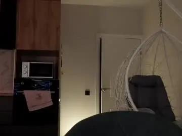 Live Sex Cam with emilybatee - Chaturbate