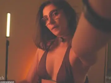 Sex Cam with zarahlynch - Chaturbate