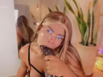 Live Sex Cam with nicolemorelli2 - Chaturbate