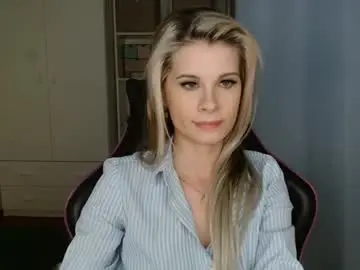 Live Porn with kristineamore - Chaturbate
