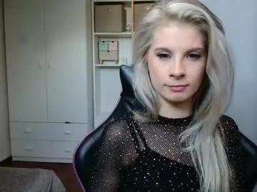 Live Sex Cam with kristineamore - Chaturbate