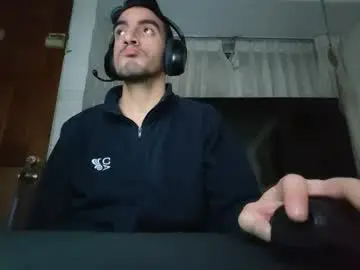 Sex Cam with tommypv20 - Chaturbate