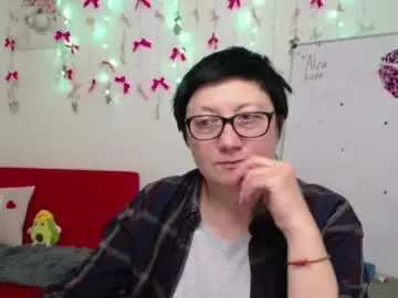 Live Sex Cam with emilyl0vee - Chaturbate