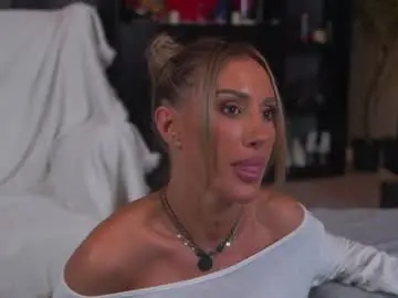 Sex Cam with evelyn_evyy - Chaturbate