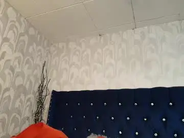 Live Sex Cam with karolineburnx - Chaturbate