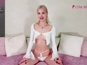 Nude Webcam with moonnshinee - Chaturbate