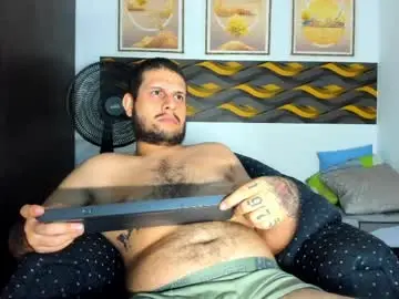 Live Sex Cam with chilly_willyx - Chaturbate