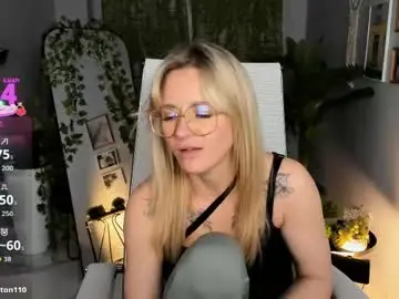 Adult Webcam with whitneypunnch - Chaturbate