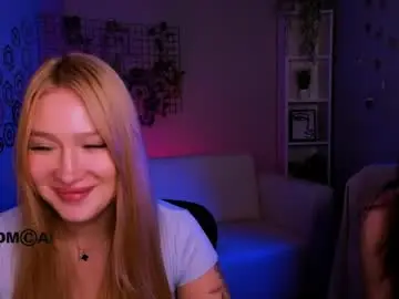 Live Sex Cam with playful_sophie - Chaturbate