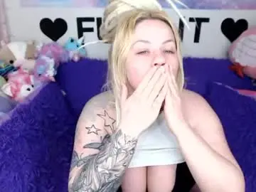 Best live sex cam show with mackenziewolfe - Chaturbate