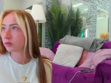 Live Porn with reina_cummings - Chaturbate
