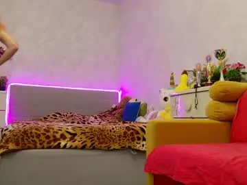Live Sex Cam with ladybigsmile - Chaturbate