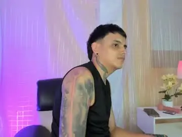 Sex Cam with tommyholland_1 - Chaturbate