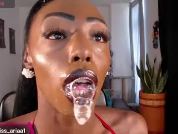 Watch Live Sex Cams with missemilie1 - Chaturbate