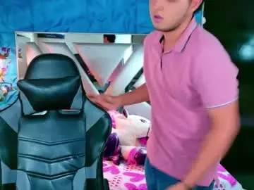 Live Sex Cam with oliver_jamees - Chaturbate