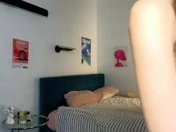 Sex Cam with krisss__kisss - Chaturbate