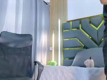 Live Sex Cam with oliver_bigblack_cock - Chaturbate