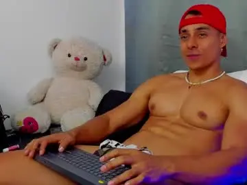 Nude Webcam with justin_wolfs - Chaturbate