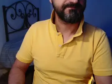 Live Porn with under_thedesk - Chaturbate
