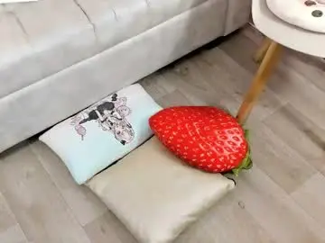 Live Sex with tiny_cora - Chaturbate