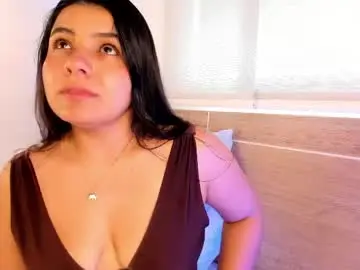 Live Sex Cam with miadanielss - Chaturbate