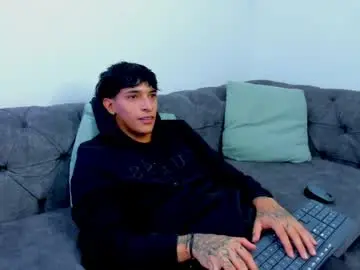 Live Sex Cam with kroywave - Chaturbate