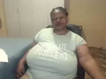 Live Sex Cam with sweetnoziexxx - Chaturbate