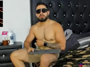 Nude Webcam with mikeblaree - Chaturbate